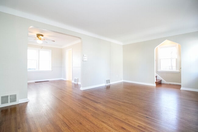 Photo - 4353 Lyman Ave