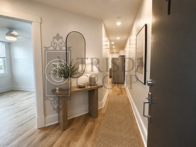 Building Photo - Avail Sept 1: 2BR Apt in Beechview, South Hills. BEAUTIFUL design, Laminate Floors, AC, Pets OK,... Unit FAL1540-1
