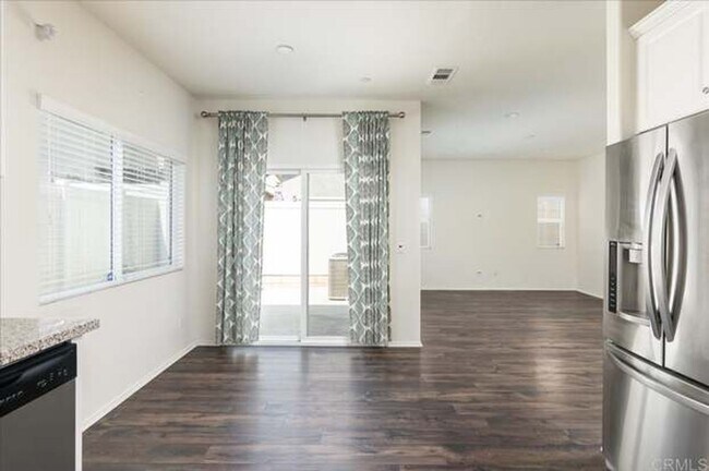 Photo - 264 Oberlander Way