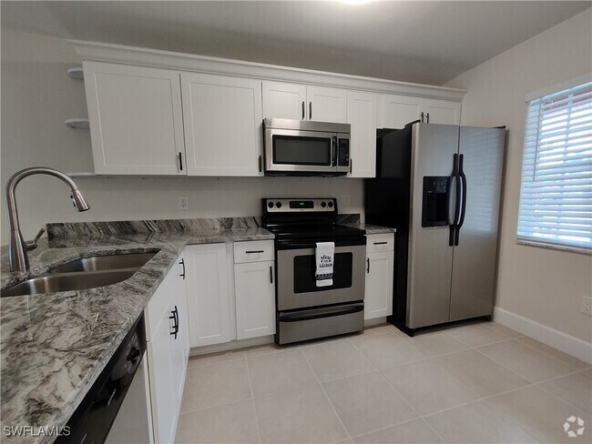 Building Photo - 3732 SW 7th Pl Unit 1 Rental