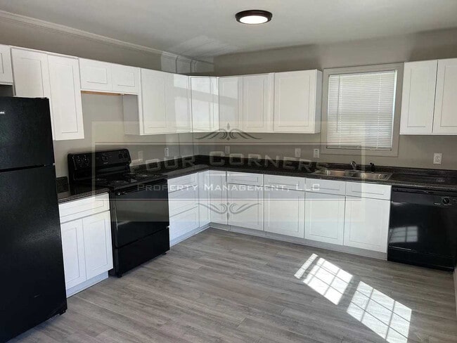 Building Photo - Room in Condo on Beck St