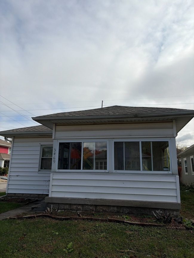 Building Photo - Welcome to this charming 2-bedroom, 1-bathroom single-family home located in the heart of Indiana...