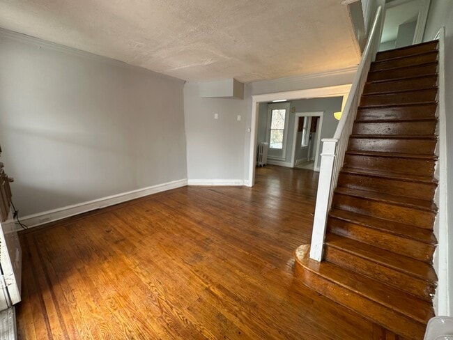 Photo - 2037 Bellevue St