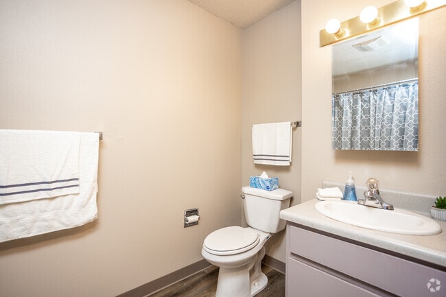 3BR, 2BA - 1,054 SF