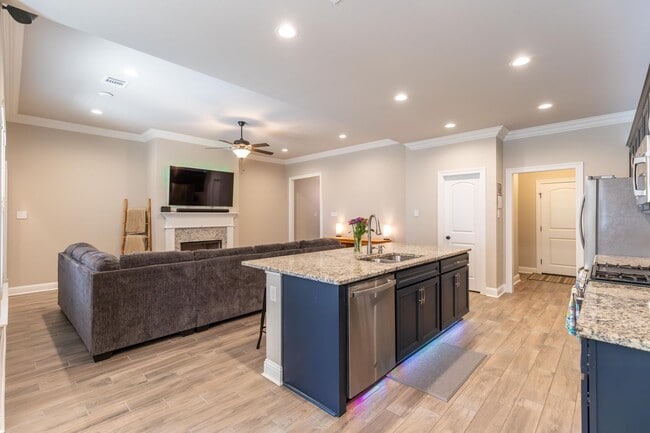 Photo - Beautiful 3 bed/2 bath home in Willow Heights