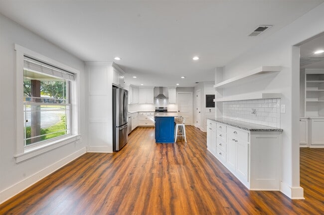 Photo - 215 Perryman Rd