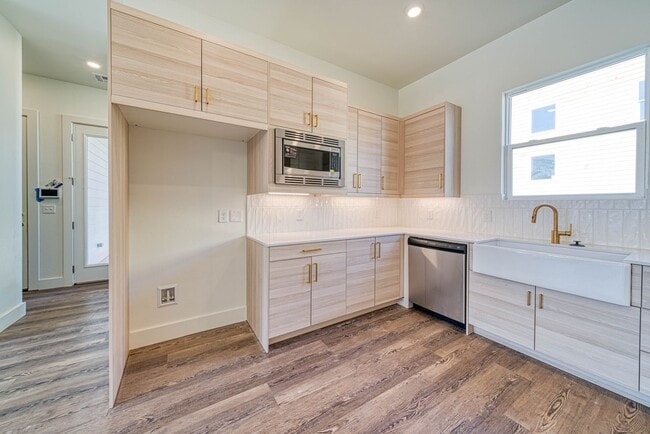 2528 NW 129th St