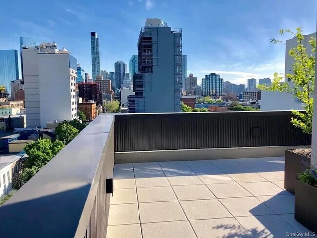 42-37-40 27th St Unit 7C
