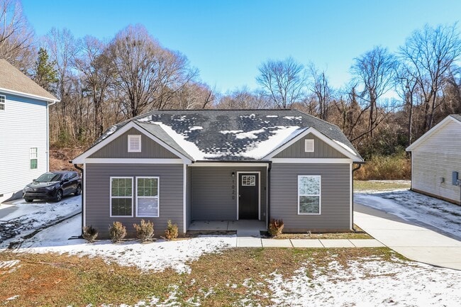 Photo - 1020 N Oakwood St