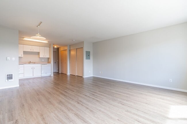 Photo - 1800 Eastlake Apts (Scenic)