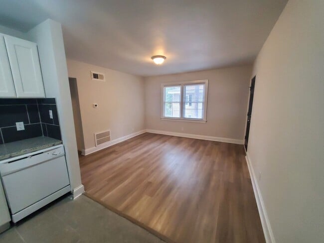 Photo - 214 Woodrow St