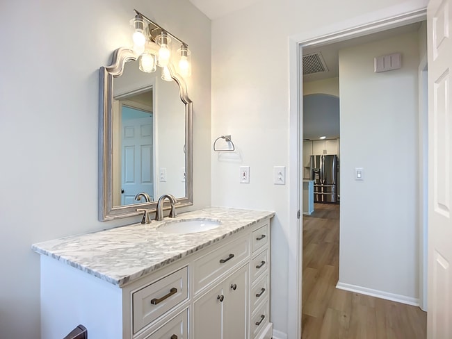 Photo - 2809 Taunton Dr W