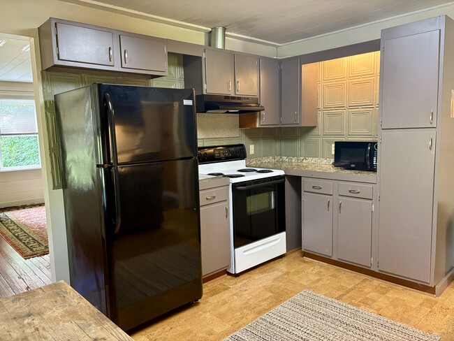 Building Photo - 3837 Old Hendersonville Hwy Rental