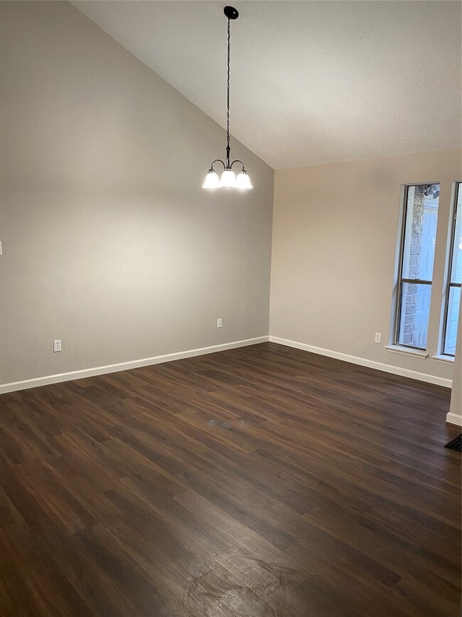 2819 Colony Dr