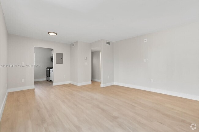 Building Photo - 1101 NE 80th St Unit 102 Rental