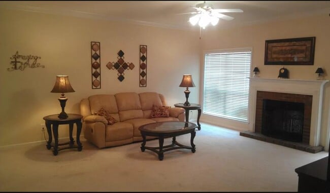 Photo - 813 Halstead Ct SE