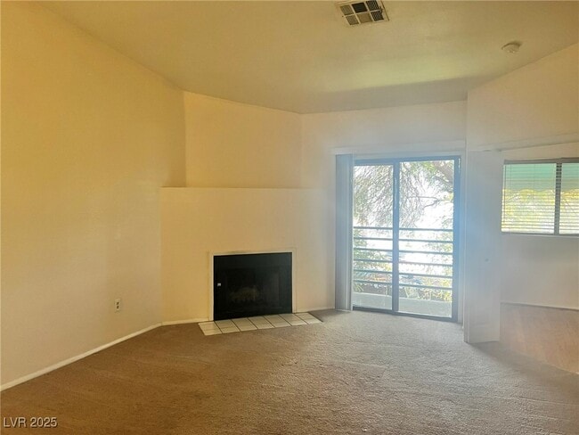 Building Photo - 2140 Pinetop Ln Unit 204 Rental