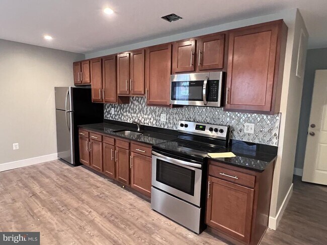 Building Photo - 447 Orange St SE Unit 3