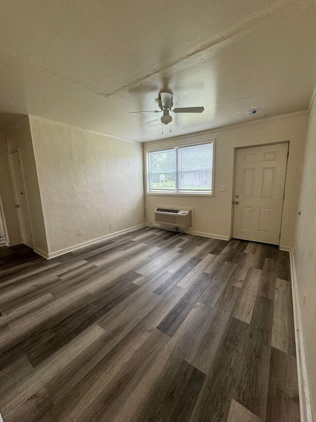 Photo - Hillcrest Apartments