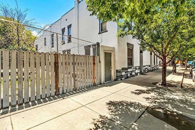 Building Photo - Spacious Studio Living with Modern Comforts and Outdoor Access