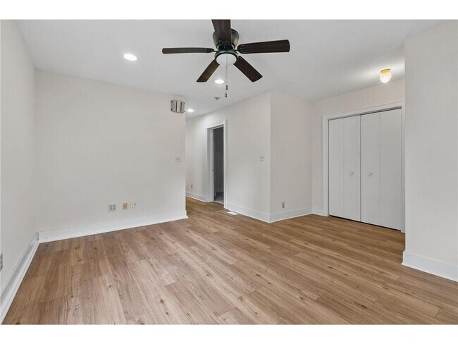 Photo - 2610 Dupont Ave S