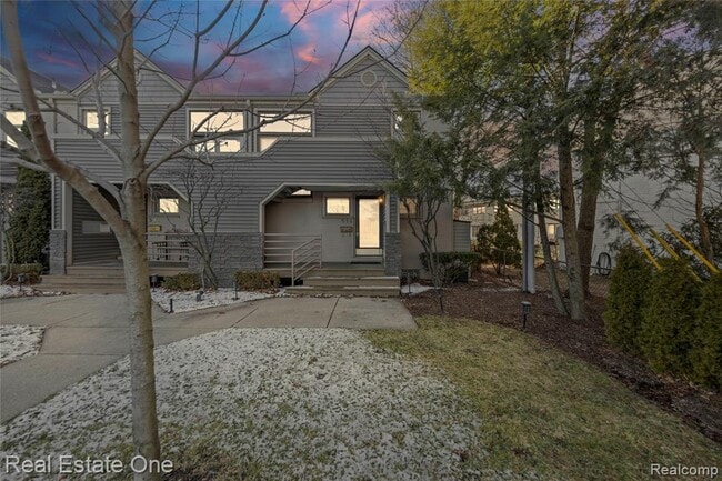 Photo - 556 Bloomfield Ct