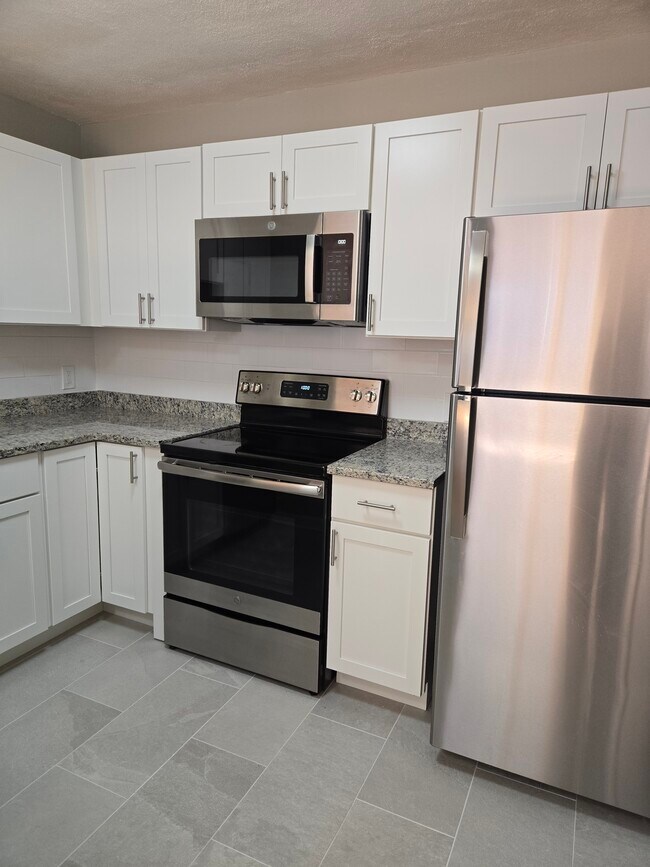Building Photo - 268 Grove St Unit 6