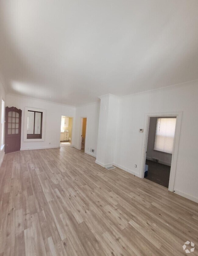 Building Photo - 311 W Brown St Rental