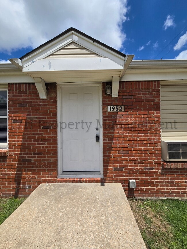 Photo - 1952 S Hiram St House