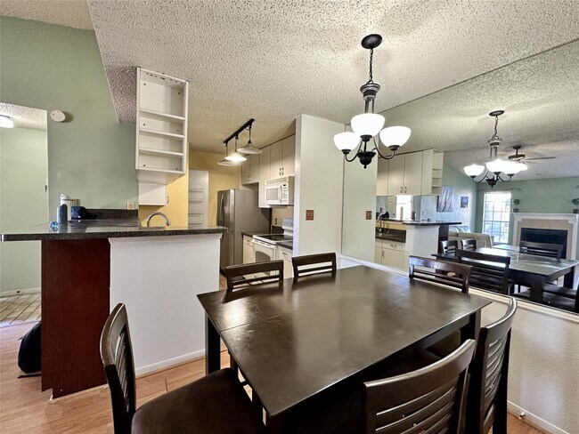 Photo - 2121 Hepburn St Unit 808