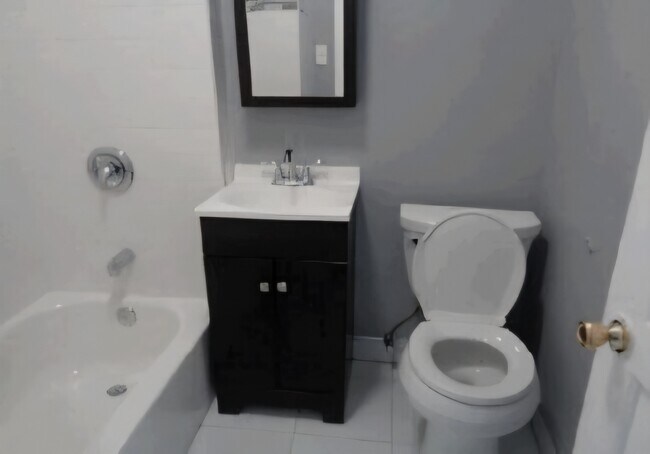 Photo - 117 57th St Unidad 2