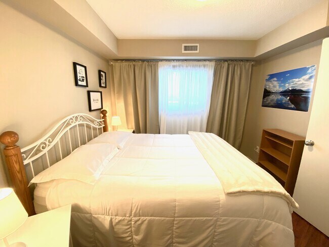 Photo - 8117 114 Av NW