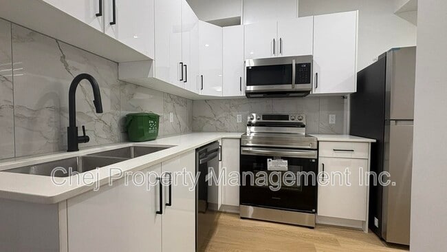 Photo - 10698-10661 61 St NW Unit Low