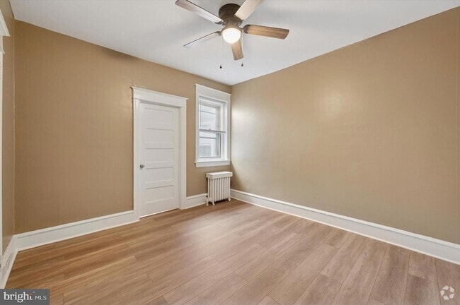 Building Photo - 5215 Spruce St Unit B Rental