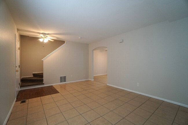 Photo - 472 Kitfield View