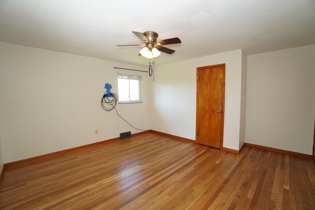 Photo - 1092 Greentree Rd