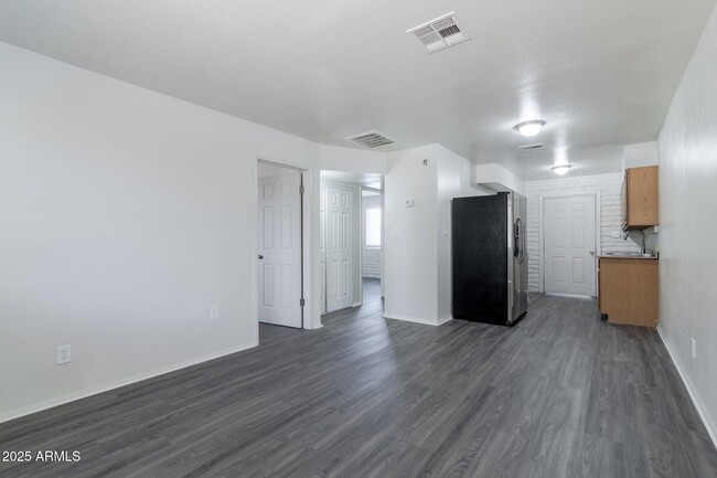 Photo - 3111 W Jefferson St Unit 3