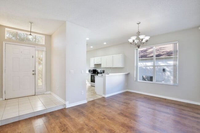 Photo - Lovely 3/2 Spacious Home and a 2 Car Garag...
