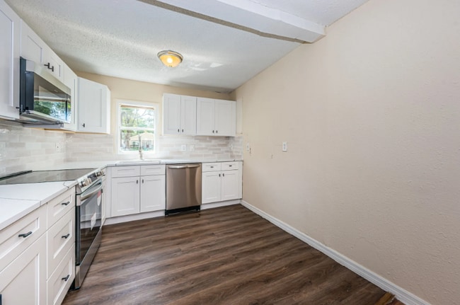 Photo - 1104 E Genesee St