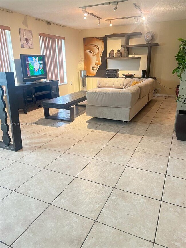 Photo - 14910 S River Dr