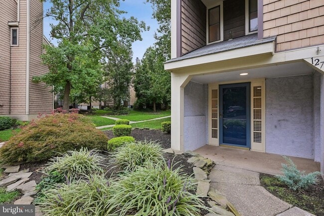 Photo - 127 Kings Croft Dr