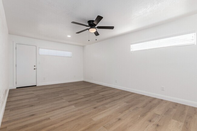 Photo - 723 E Sunnyslope Ln