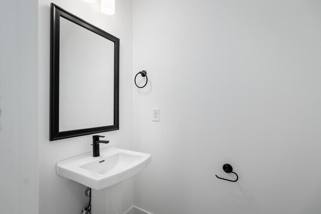 Photo - 725 Hornbuckle Rd