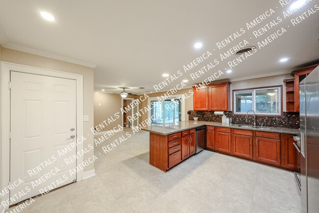 Photo - 1424 N Gene Ave