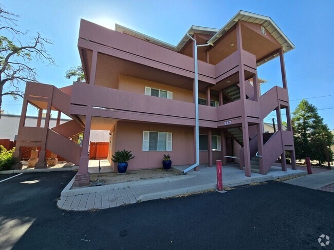 Building Photo - Charming 2BD/2BA Ground-Floor Apartment in...
