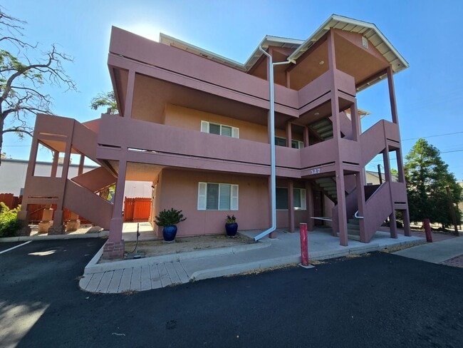 Charming 2BD/2BA Ground-Floor Apartment in... - Charming 2BD/2BA Ground-Floor Apartment in...