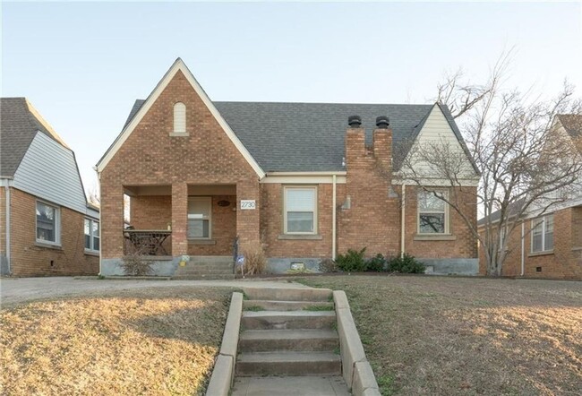 Building Photo - Home in Crestwood + Near Plaza + 3 bedroom...