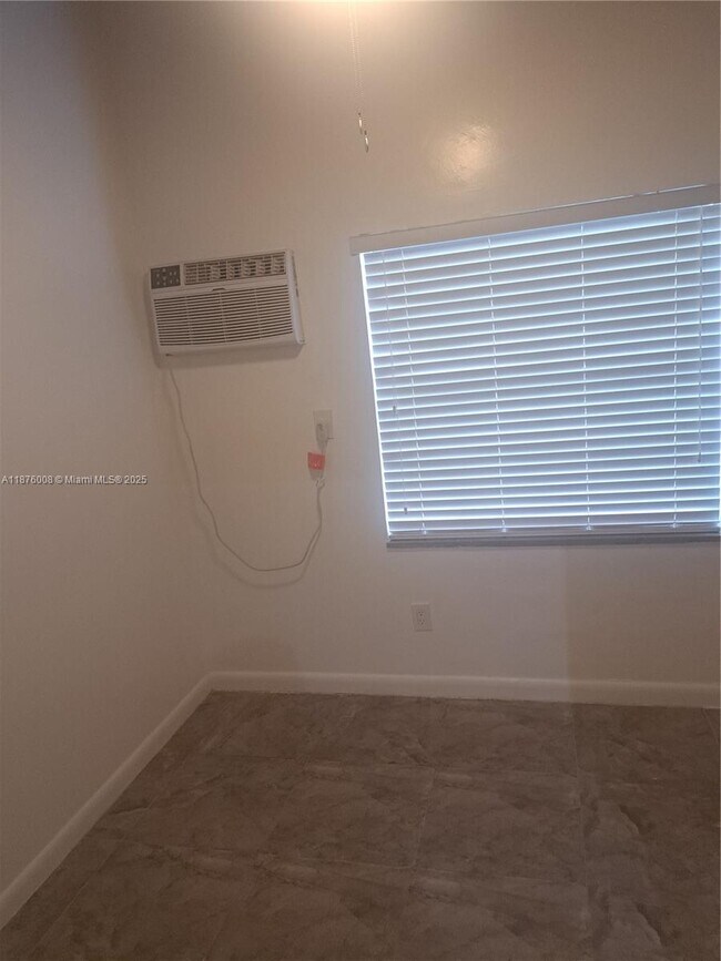 Photo - 17 NE 2nd Rd Unidad 2