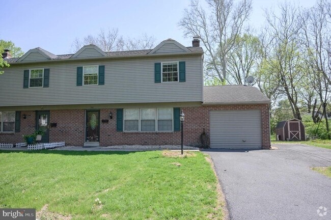 Building Photo - 948 Homeland Dr
