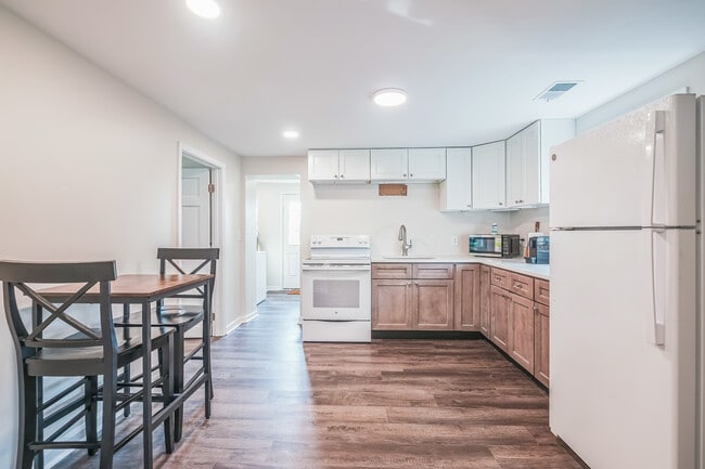 Photo - 407 Woodbury Ave